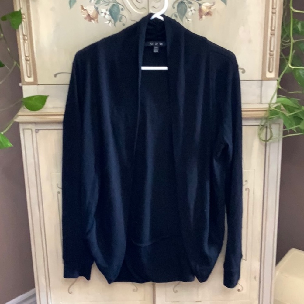 U2B M black cocoon cardigan